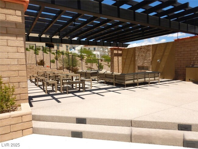 Building Photo - 177 Petaluma Valley Dr