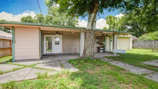 Building Photo - 8565 Ridgepoint Dr