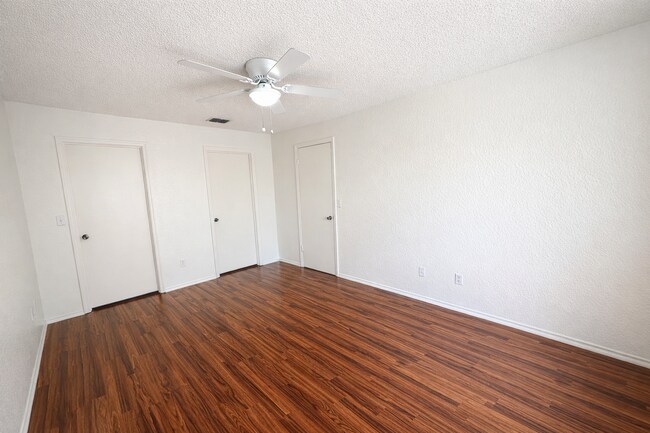 Building Photo - 2550 N Alafaya Trail