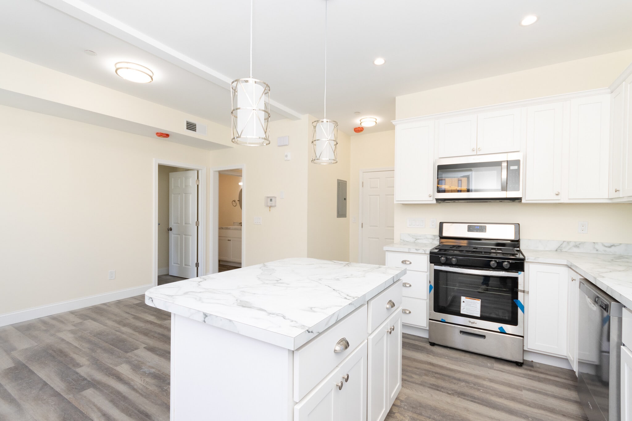 Building Photo - 2 French Ter