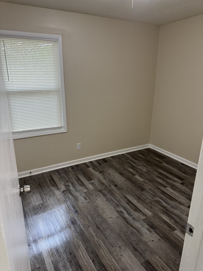 Building Photo - 110 Whispering Pines Terrace