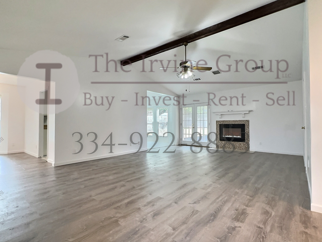 Building Photo - 3 bed 2 bath with 2 car garage