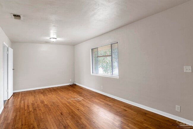 Building Photo - 2802 W Gonzalez St