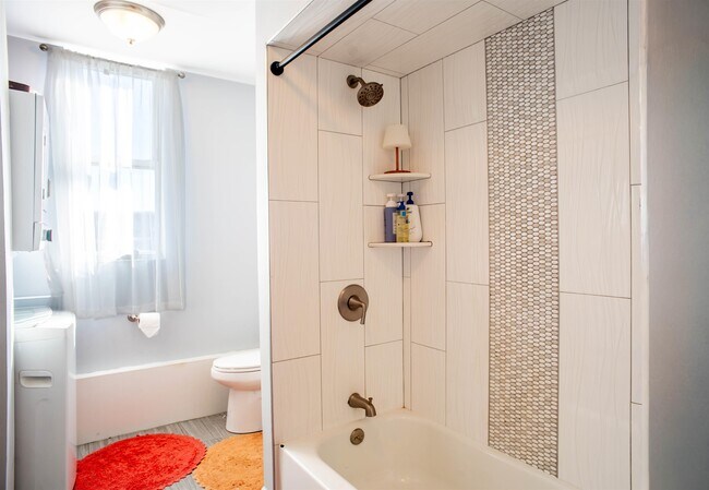 Building Photo - 1614 Summit Ave