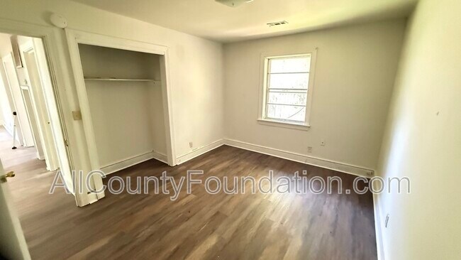 Building Photo - 5613 Parana St