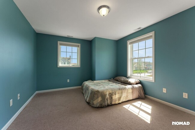 Building Photo - Spacious 4BR House in Hudson