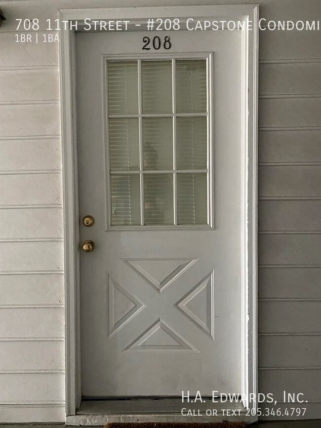 Building Photo - 708 11th St