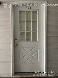 Building Photo - 708 11th St