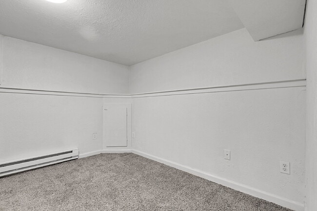 Building Photo - $1,395.00 - 2 Beds, 1 Bath, Condo in Denve...