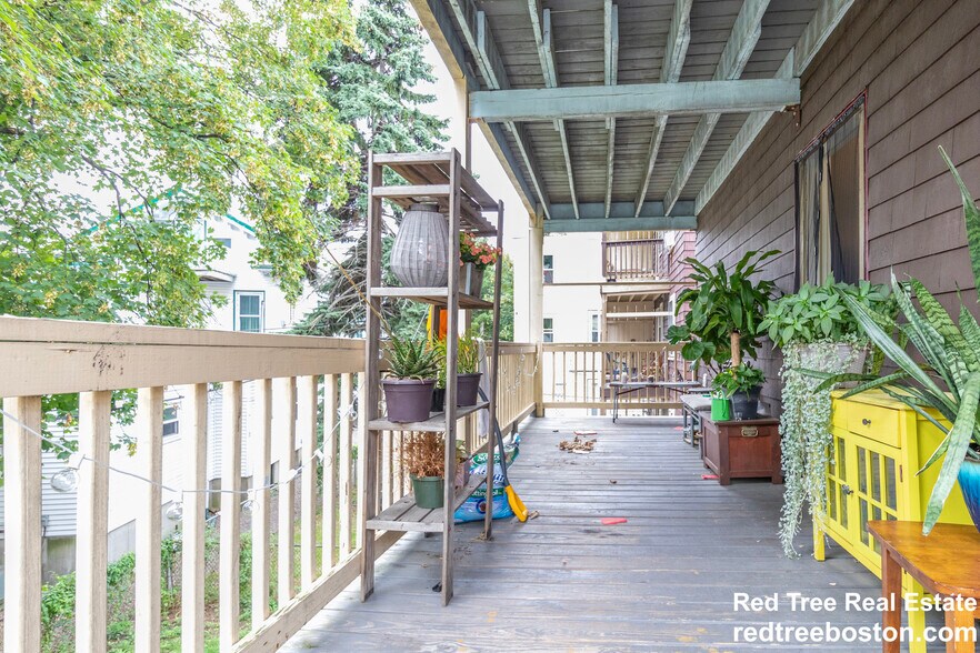 Building Photo - 15 Romsey St