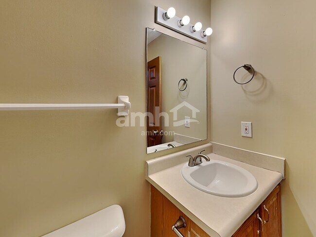 Building Photo - 468 McPherson Dr