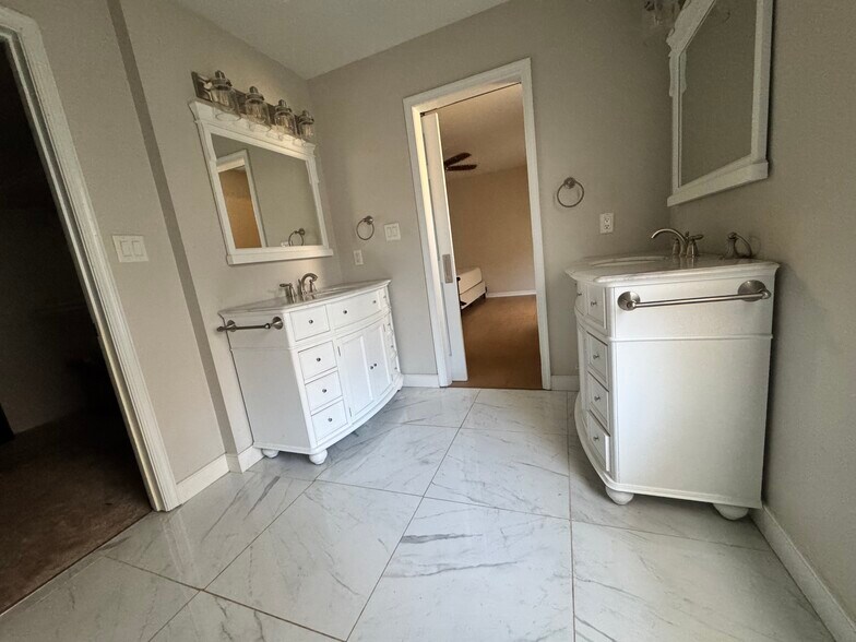 Building Photo - 104 Hamlin Dr