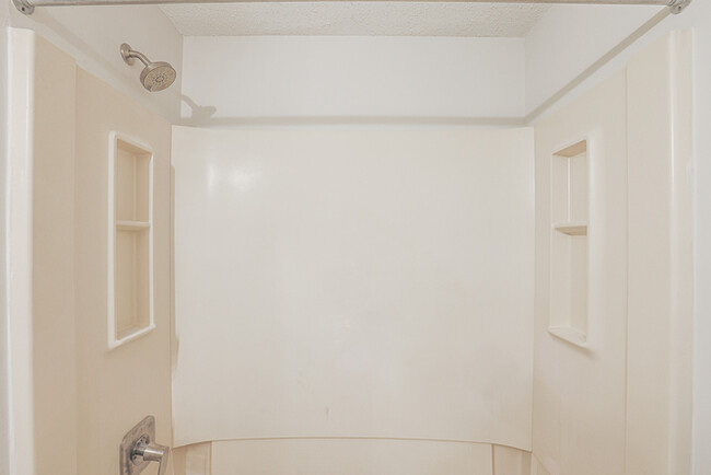 Building Photo - Beautiful 3 Bedroom Home with 2.5 Bathrooms