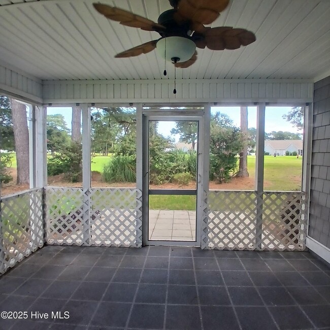Building Photo - 4999 Glen Cove Dr SE