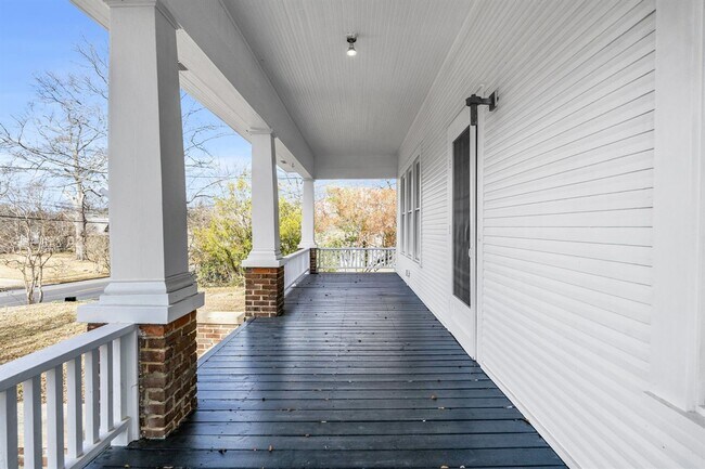 Building Photo - 507 S Jackson St