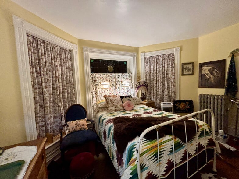 Building Photo - 425 S Washington St