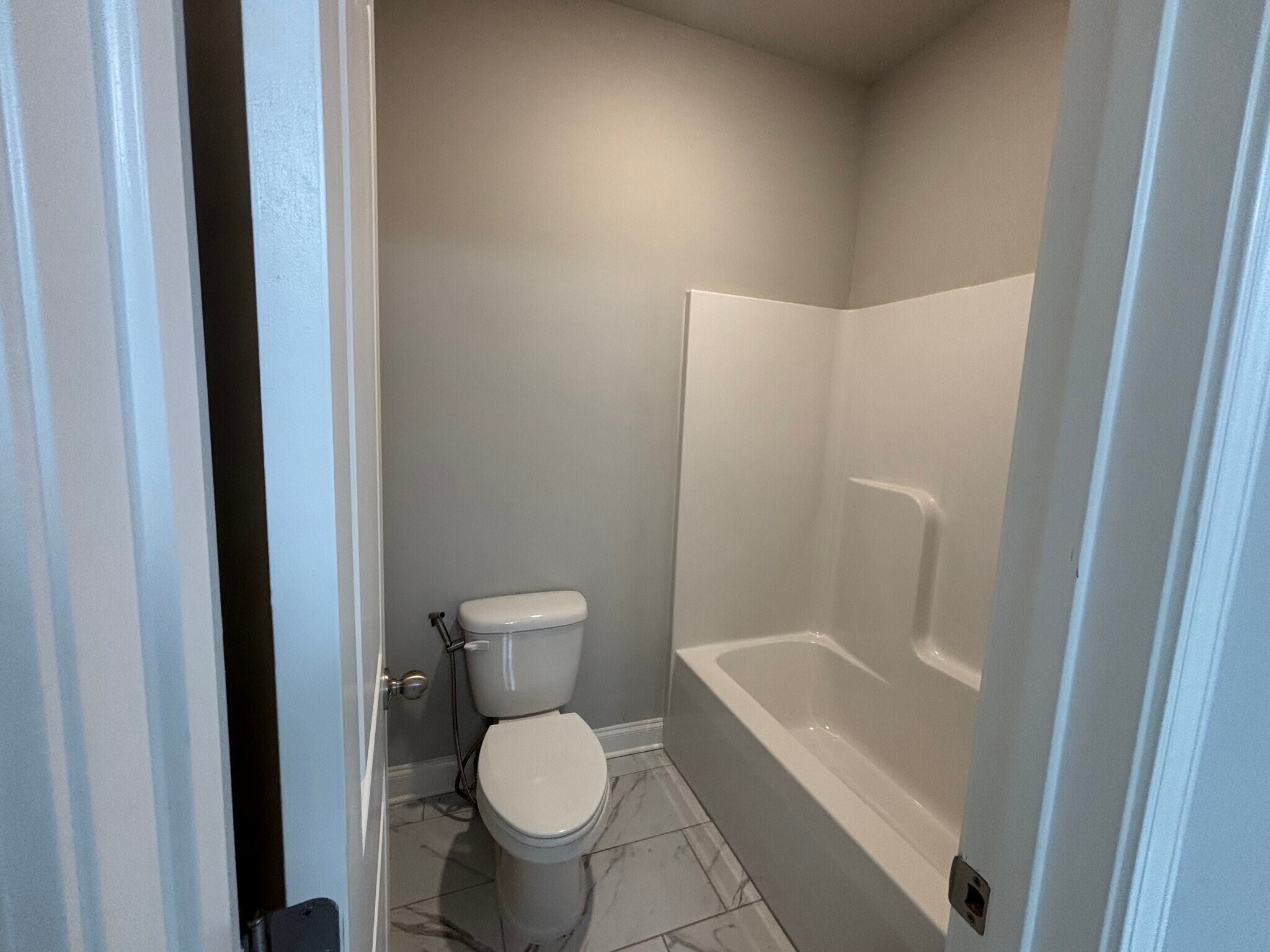 Jack N Jill Bathtub - 1920 Grand Lanier Dr