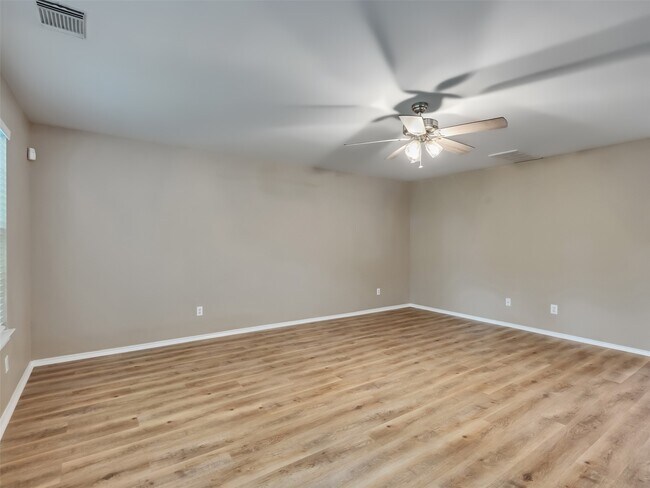 Building Photo - 34 W Sage Creek Pl