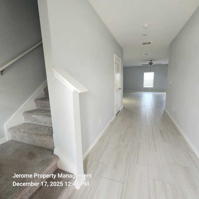 Building Photo - 2546 Leonia Ln