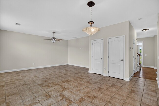 Building Photo - 152 Spindle Way