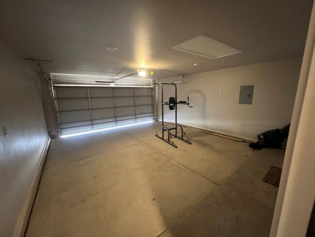 Building Photo - Frenship ISD 3 bed 2 bath 2 car garage