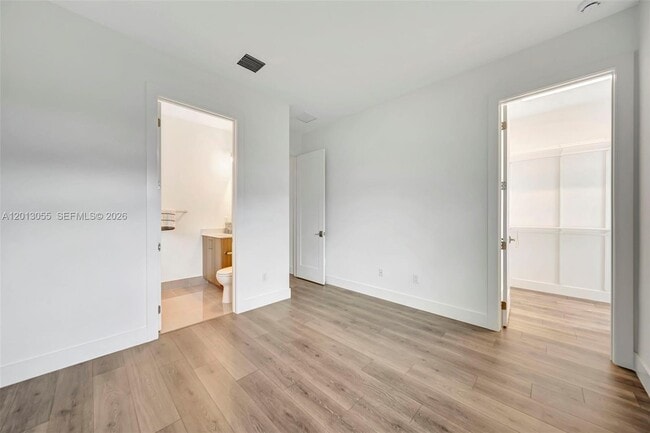 Building Photo - 1454 SW 23rd St