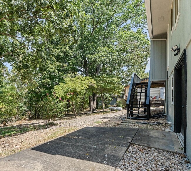 Building Photo - 7 Whitwick Ln