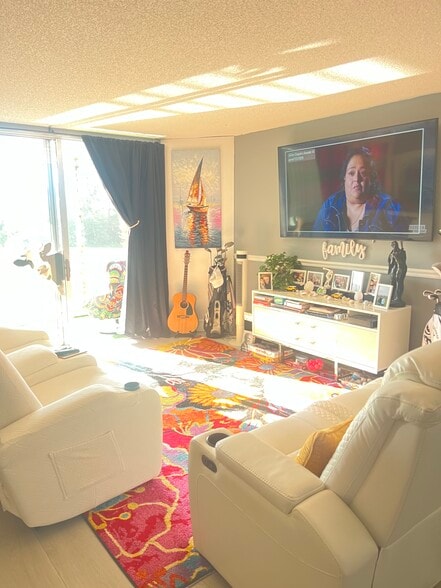 Building Photo - 3465 Via Poinciana