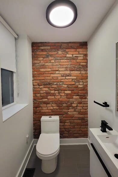 Building Photo - 1237 S 27th St