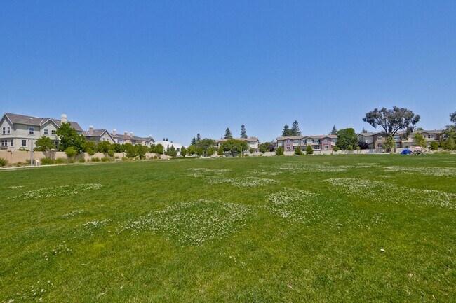 Building Photo - Wow! What a Great Home! Available Now!
