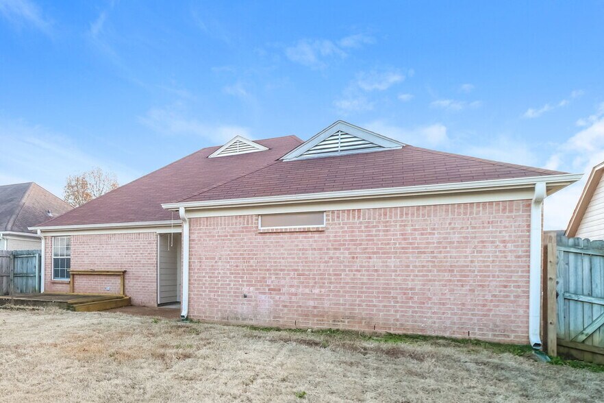 Building Photo - 9996 Houston Birch Dr