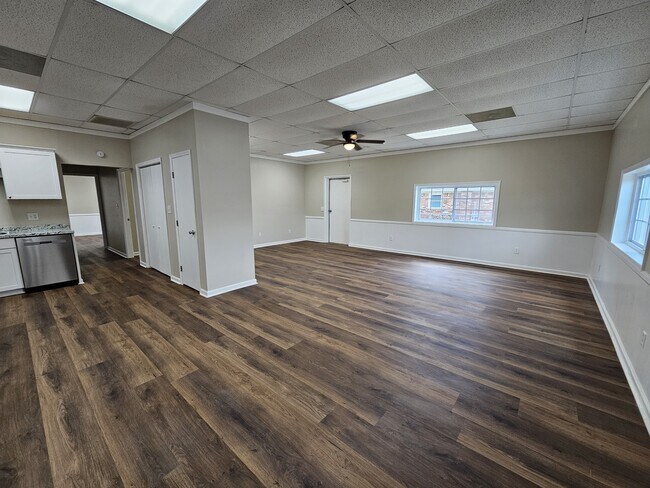 Building Photo - 1198 Holly Springs Rd