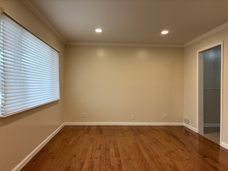 Building Photo - 2758 Pall Mall Dr