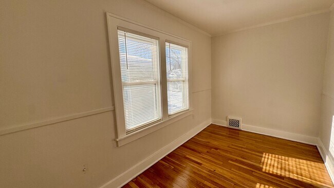 Building Photo - 1716 Linden Ave SE