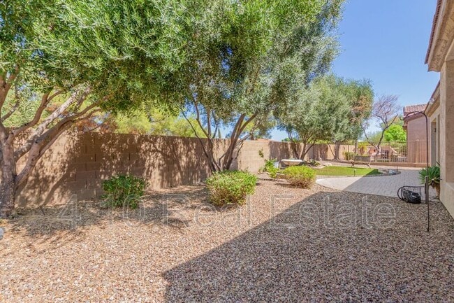 Building Photo - 4652 E Donato Dr