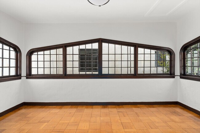 Building Photo - 407 N Orange Dr