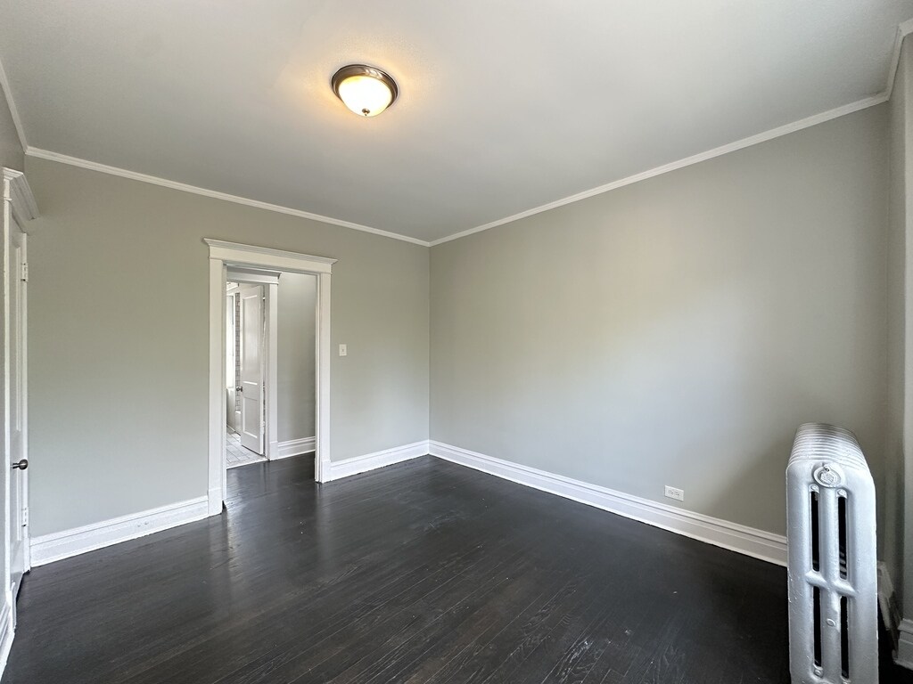 Building Photo - 4301 W Wrightwood Ave