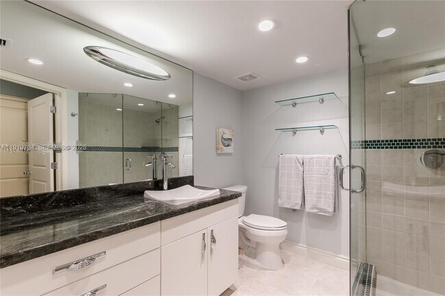 Building Photo - 19195 NE 36th Pl