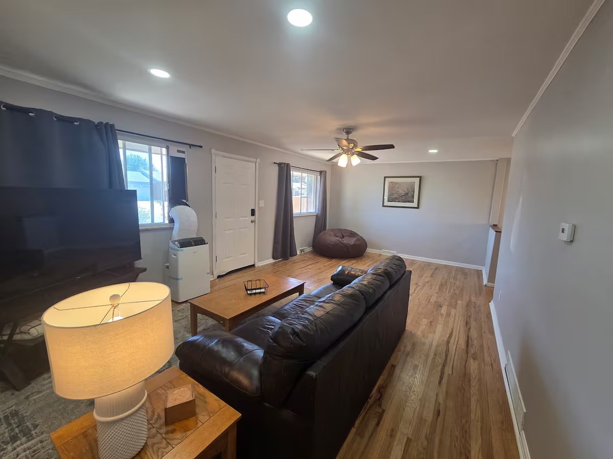 Building Photo - 1031 Erie St