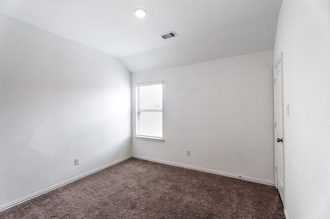 Building Photo - 9011 Beacon Mill Dr