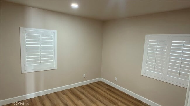 Building Photo - 910 E 77th St