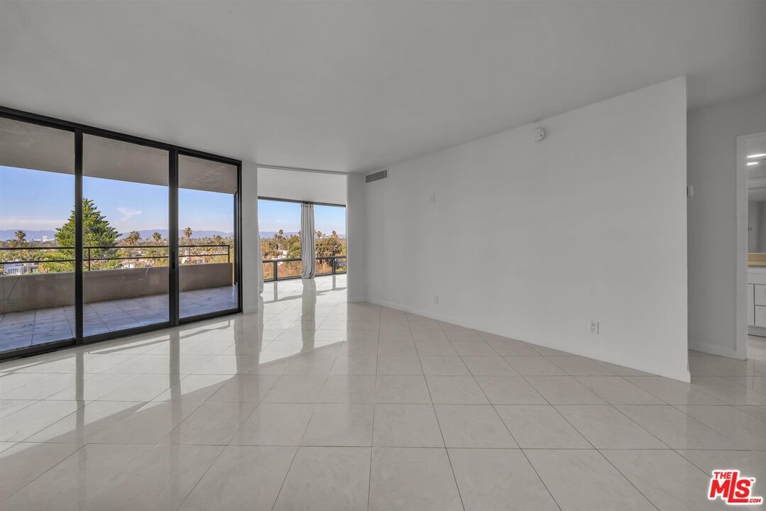 Building Photo - 4316 Marina City Dr
