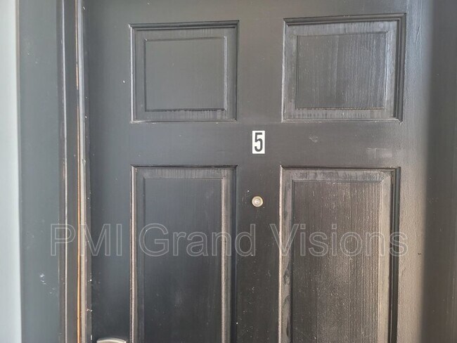 Building Photo - 601 1/2 Monroe