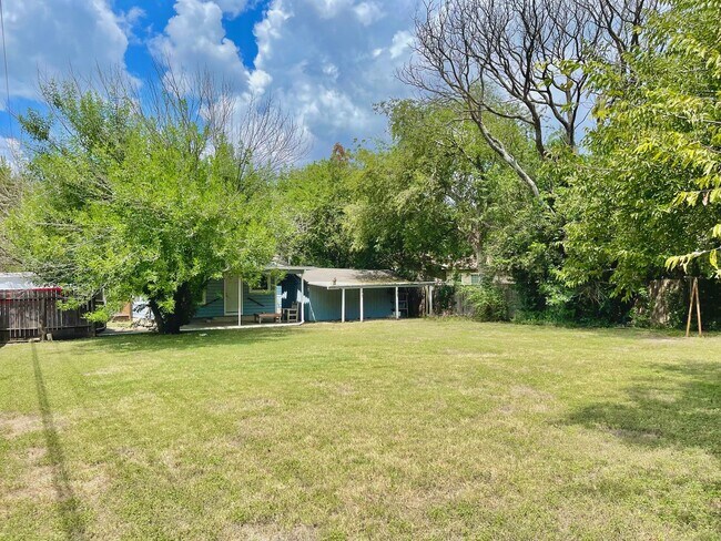 Building Photo - South Central Cottage in Austin