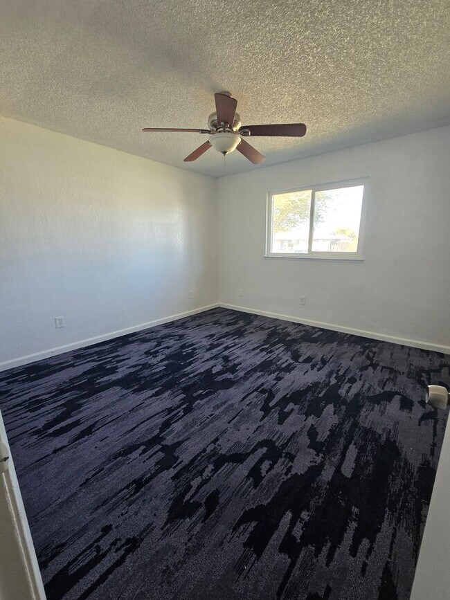 Building Photo - 4 Br 2 Ba available now
