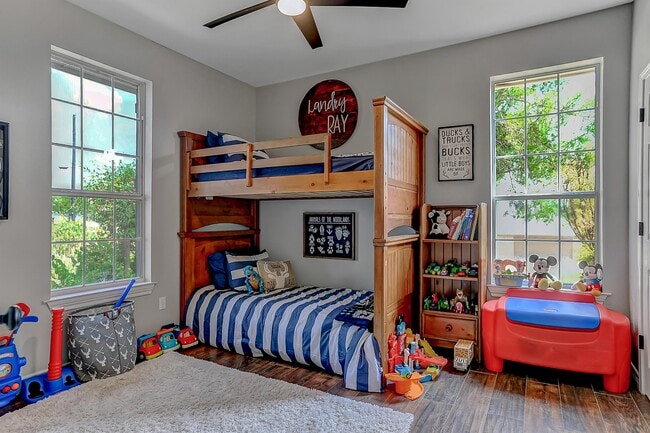 Building Photo - 105 Golden Rd