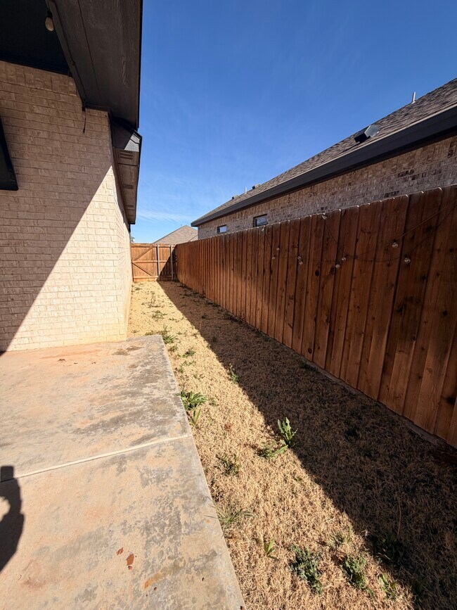 Building Photo - 1206 Burgandy Dr