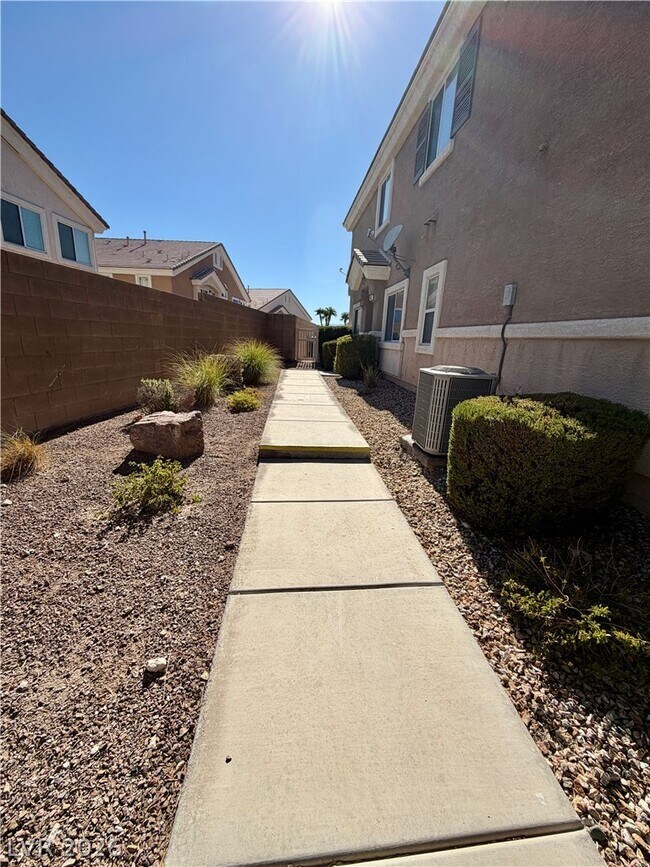 Building Photo - 2065 Scanlon Ferry Ct