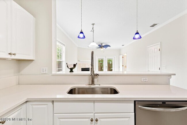 Building Photo - 66 W 14th St