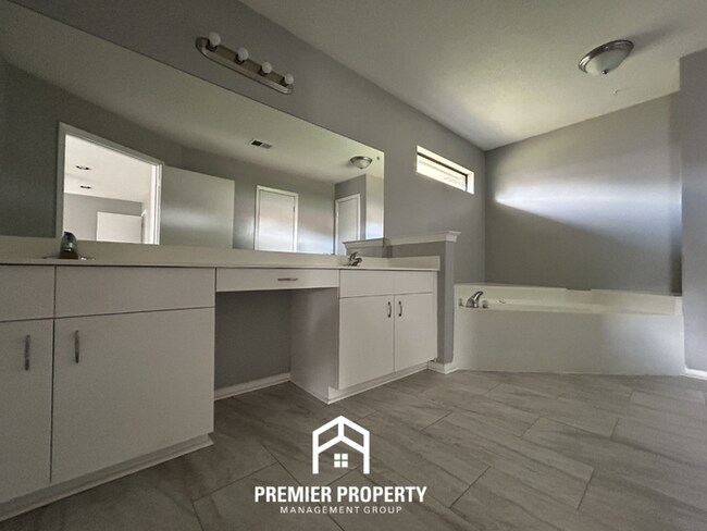 Building Photo - Massive 5BR/3BA Estate in 38125 | 2,700+ SQ FT, Vaulted Ceilings & Tile Floors